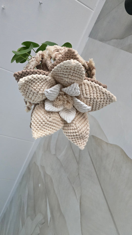 Plantenhanger met 3 delige bloem